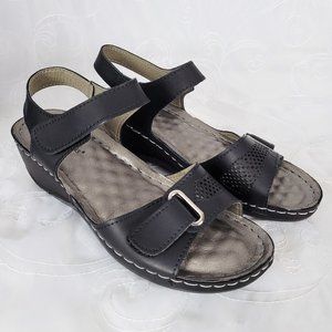 Pierre Dumas Sz 9M Maddy Wedge Sandals Black NIB